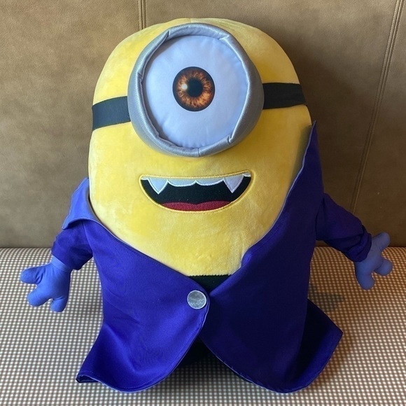 Despicable Me Halloween Dracula Minion Plush. LARGE - Picture 3 of 13